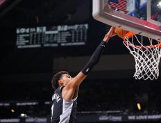 文班亚马复出首秀出彩，广州队主场鏖战圣安东尼奥马刺，豪取15连胜的简单介绍